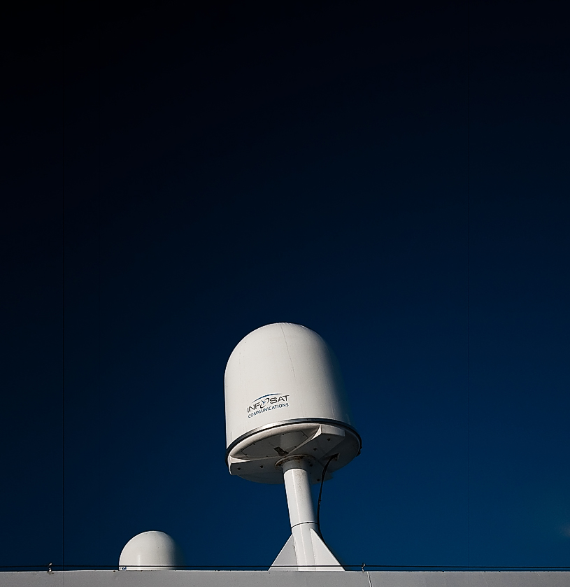 Ferry Satellite Radar [EOS40D | EF-S10-22@22mm | 1/1600 s |f/4.5 | ISO200]