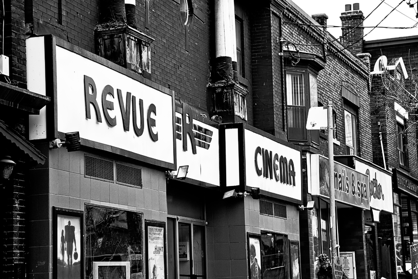 Revue Cinema [EOS 5DMK2| EF24-105L@105MM | 1/60 s |f/7.1 | ISO200]