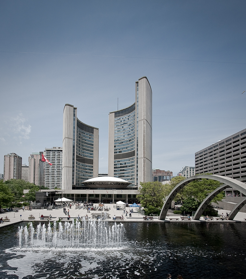Toronto City Hall [EOS 40D | EF-S10-22@10mm | 1/400 s |f/5.6 | ISO200]