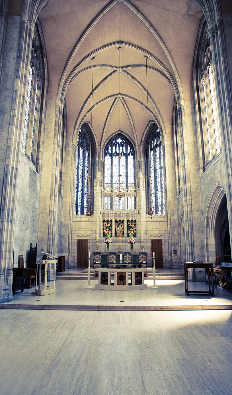 Trinity Chapel [EOS 5DMK2 | EF 17-40L@17mm | 1/20 s | f/7.1 | ISO200]